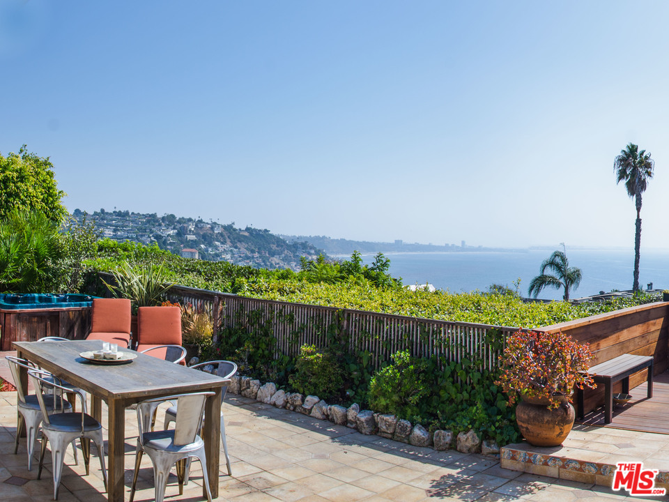 18420 Wakecrest Drive Malibu, CA 90265 - Photo 8 of 26