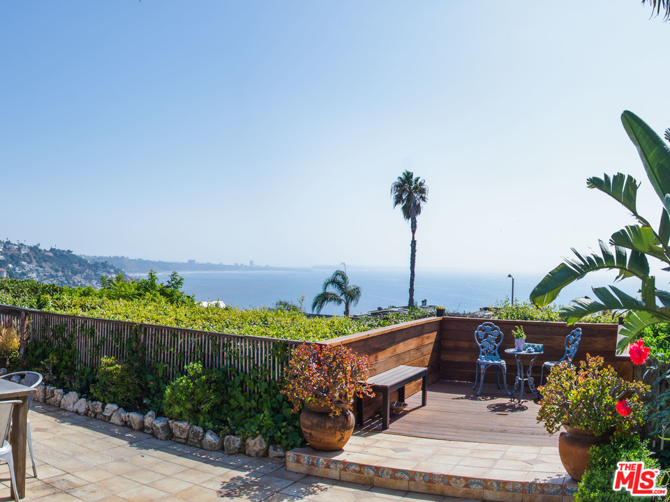 18420 Wakecrest Drive Malibu, CA 90265 - Photo 9 of 26