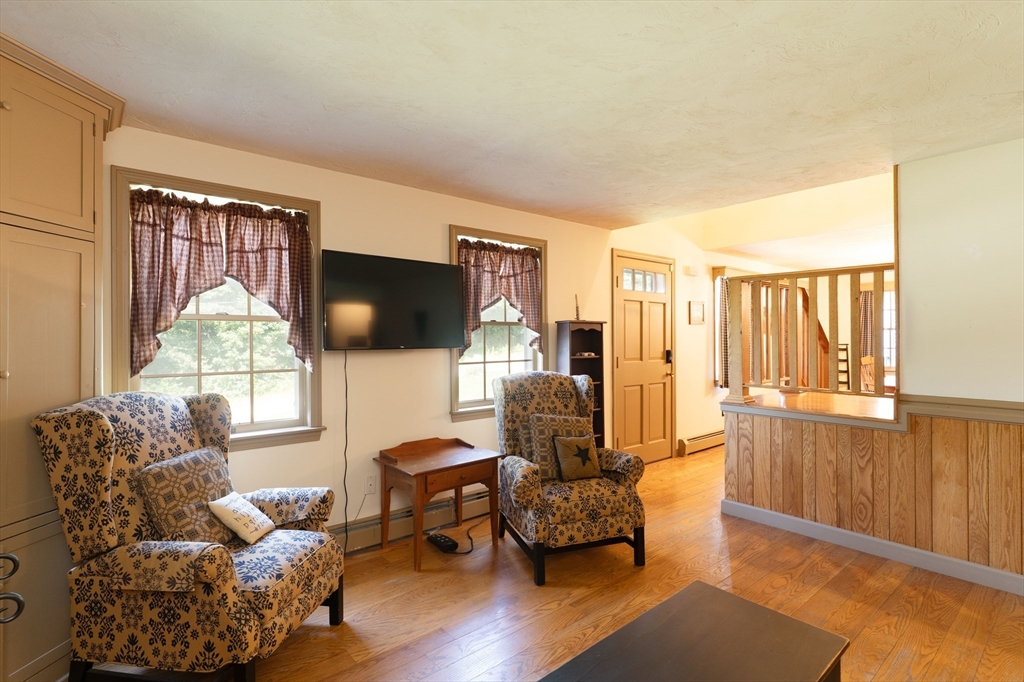 501 Wine Road New Braintree, MA 01531 - Photo 10 of 41