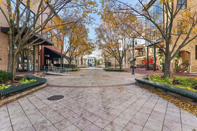 $5,500 | 107 West Main Street, Unit 2, St. Charles, IL 60174