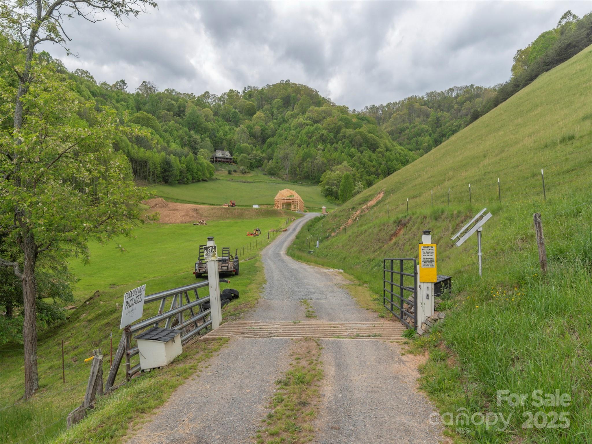 0 Quest Cove Clyde, NC 28721 - Photo 10 of 14 a view of a terrace with a yard