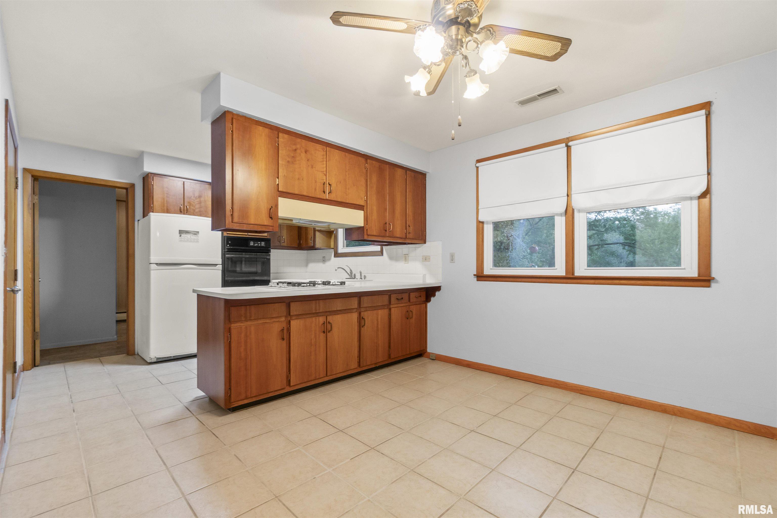 304 Brookview Road East Peoria, IL 61611 - Photo 12 of 28 Gallery Image 12