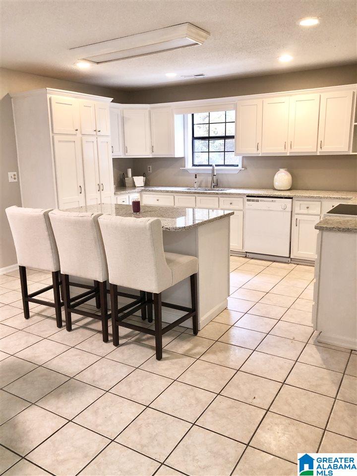 706 Valley Trail Warrior, AL 35180 - Photo 6 of 15