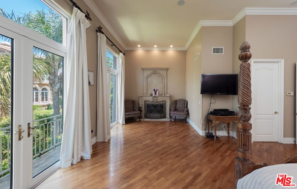 130 Channel Pointe Mall Marina del Rey, CA 90292 - Photo 12 of 35