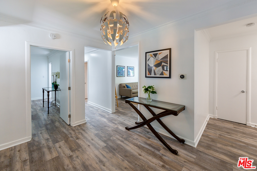 9428 Duxbury Road Los Angeles, CA 90034 - Photo 3 of 17 a view of a room with gym equipment