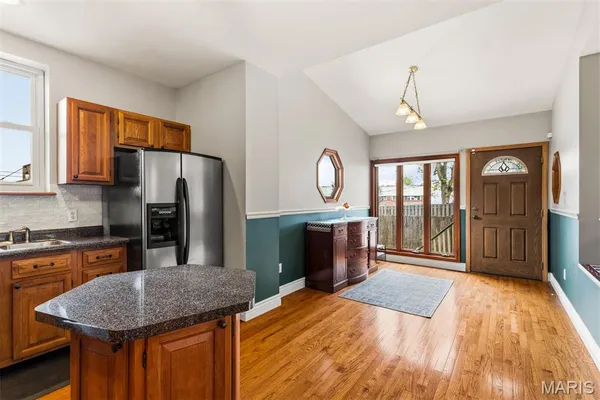 $359,000 | 2011 Victor Street, St. Louis, MO 63104
