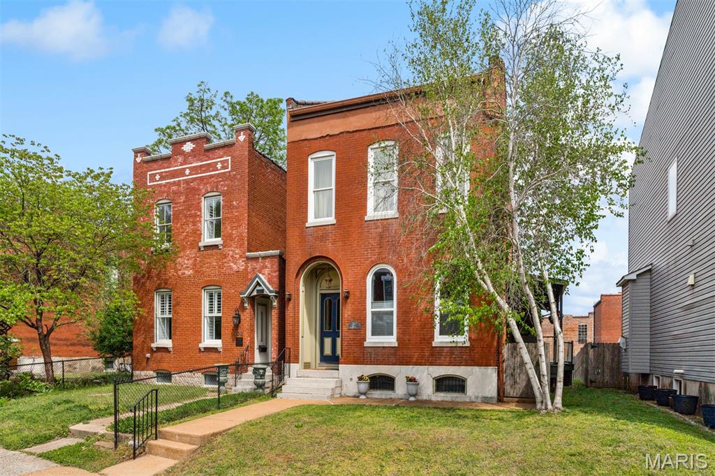 2011 Victor Street St. Louis, MO 63104 - Photo 2 of 41