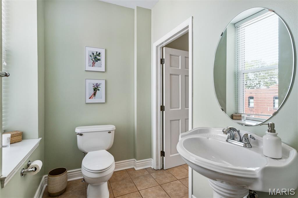 2011 Victor Street St. Louis, MO 63104 - Photo 23 of 41