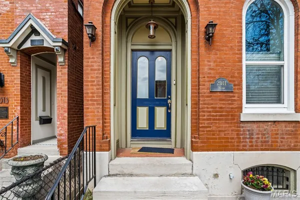 $359,000 | 2011 Victor Street, St. Louis, MO 63104