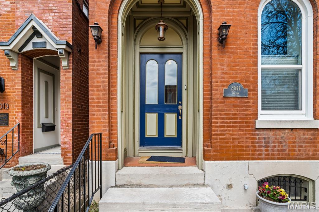 2011 Victor Street St. Louis, MO 63104 - Photo 3 of 41