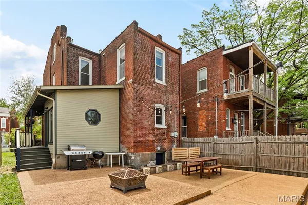 $359,000 | 2011 Victor Street, St. Louis, MO 63104