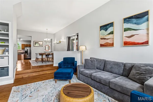 $359,000 | 2011 Victor Street, St. Louis, MO 63104