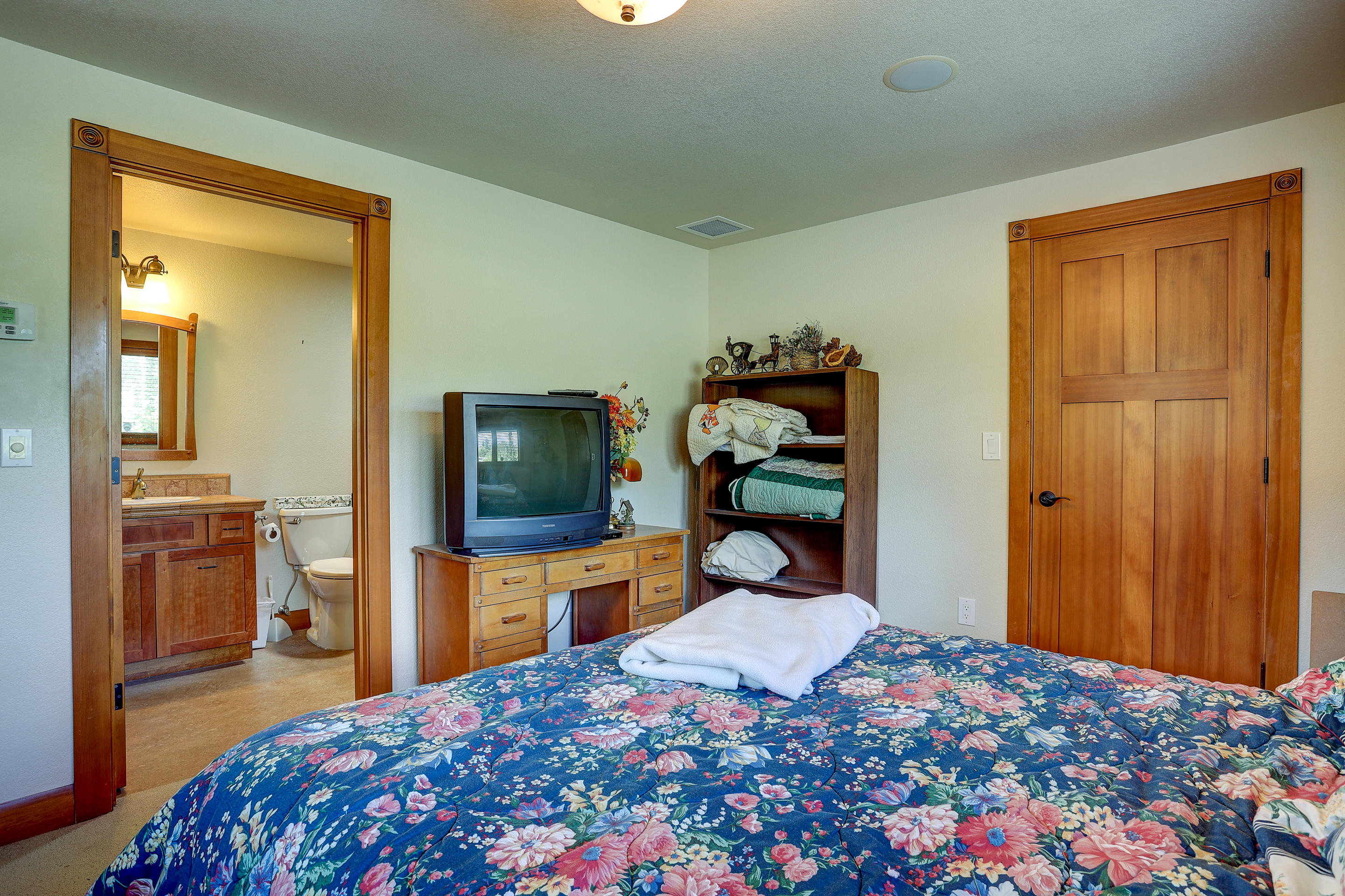 60430 Woodside Road Bend, OR 97702 - Photo 16 of 18 a bedroom with a bed and a flat tv screen on dresser