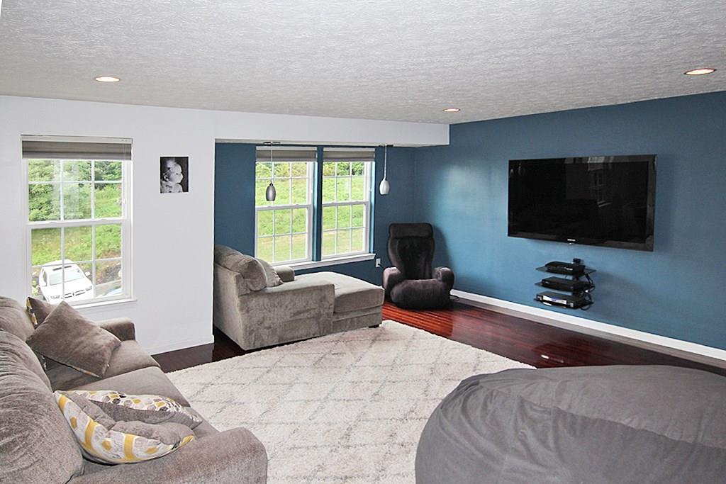 236 Maple Ridge Drive Canonsburg, PA 15317 - Photo 4 of 22 Gallery Image 4
