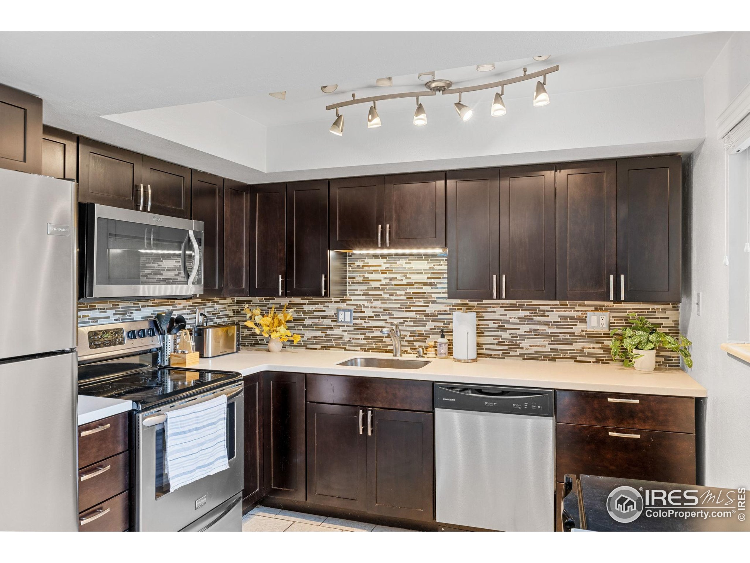 4216 East Maplewood Way Centennial, CO 80121 - Photo 14 of 43