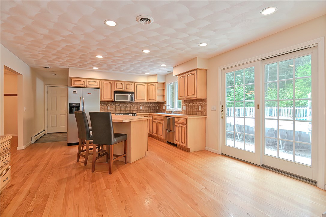 488 Log Road Smithfield, RI 02917 - Photo 18 of 48
