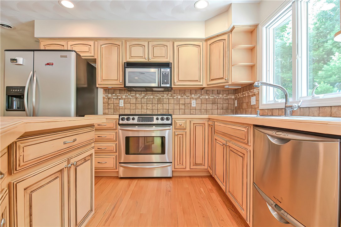 488 Log Road Smithfield, RI 02917 - Photo 19 of 48