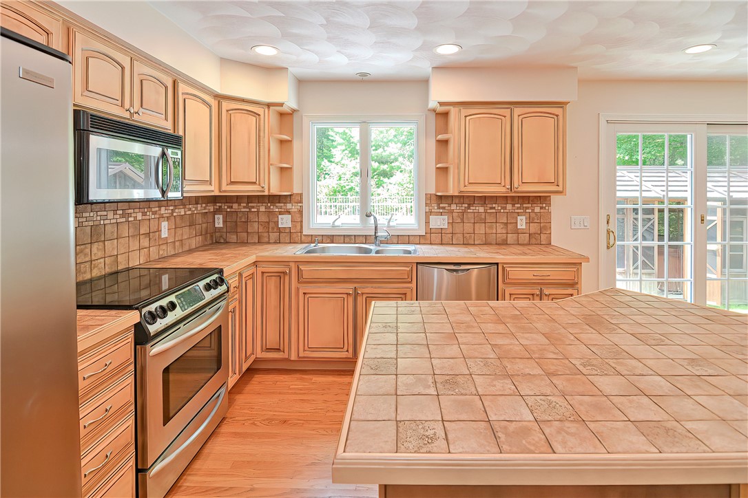 488 Log Road Smithfield, RI 02917 - Photo 24 of 48