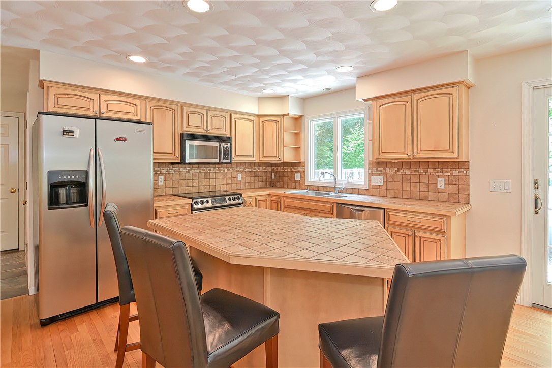 488 Log Road Smithfield, RI 02917 - Photo 25 of 48