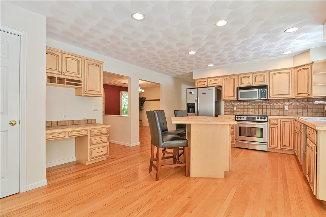 488 Log Road Smithfield, RI 02917 - Photo 26 of 48