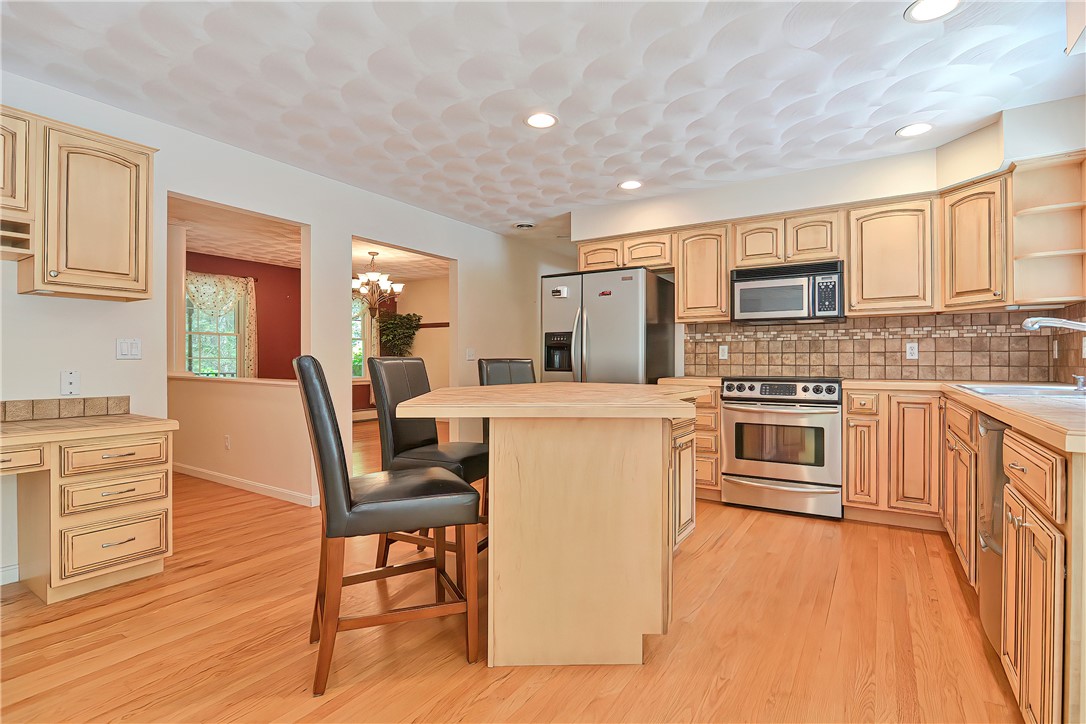 488 Log Road Smithfield, RI 02917 - Photo 29 of 48