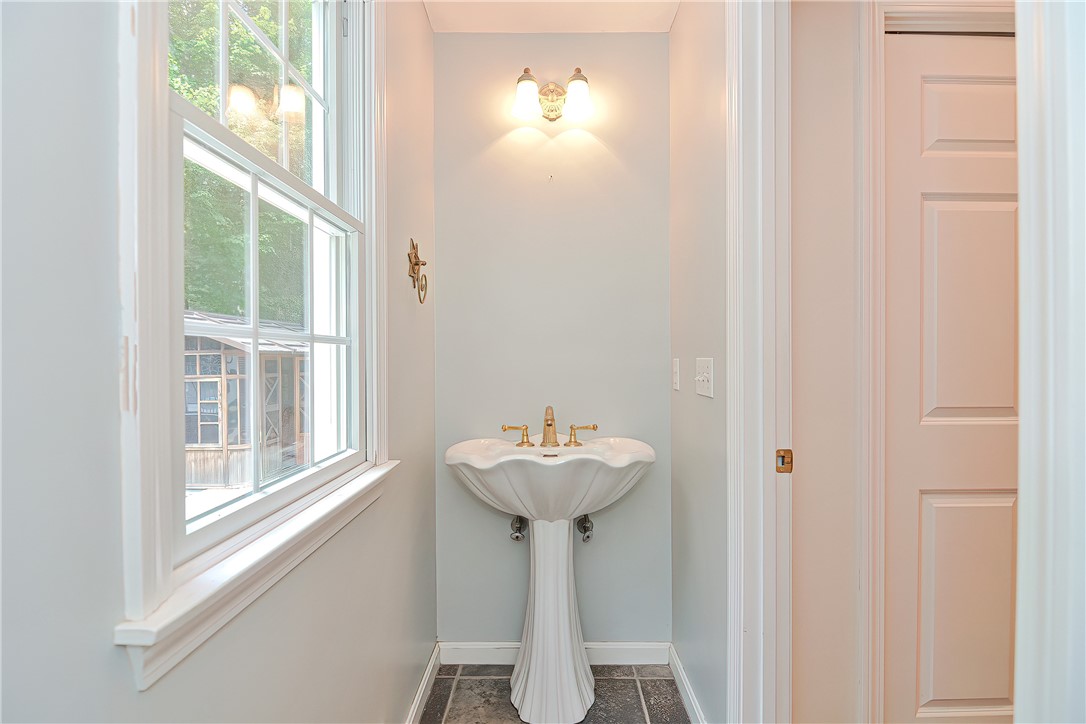 488 Log Road Smithfield, RI 02917 - Photo 39 of 48
