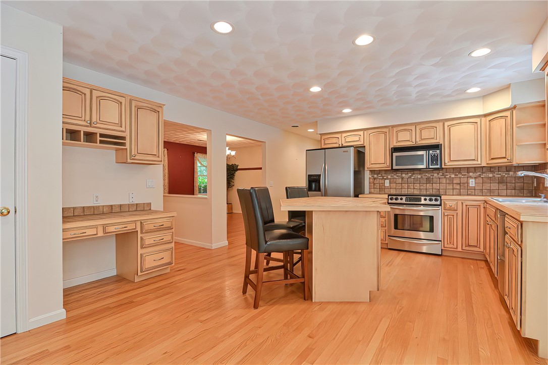 488 Log Road Smithfield, RI 02917 - Photo 40 of 48