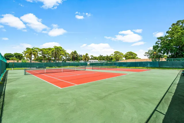 a view of field with entertaining space