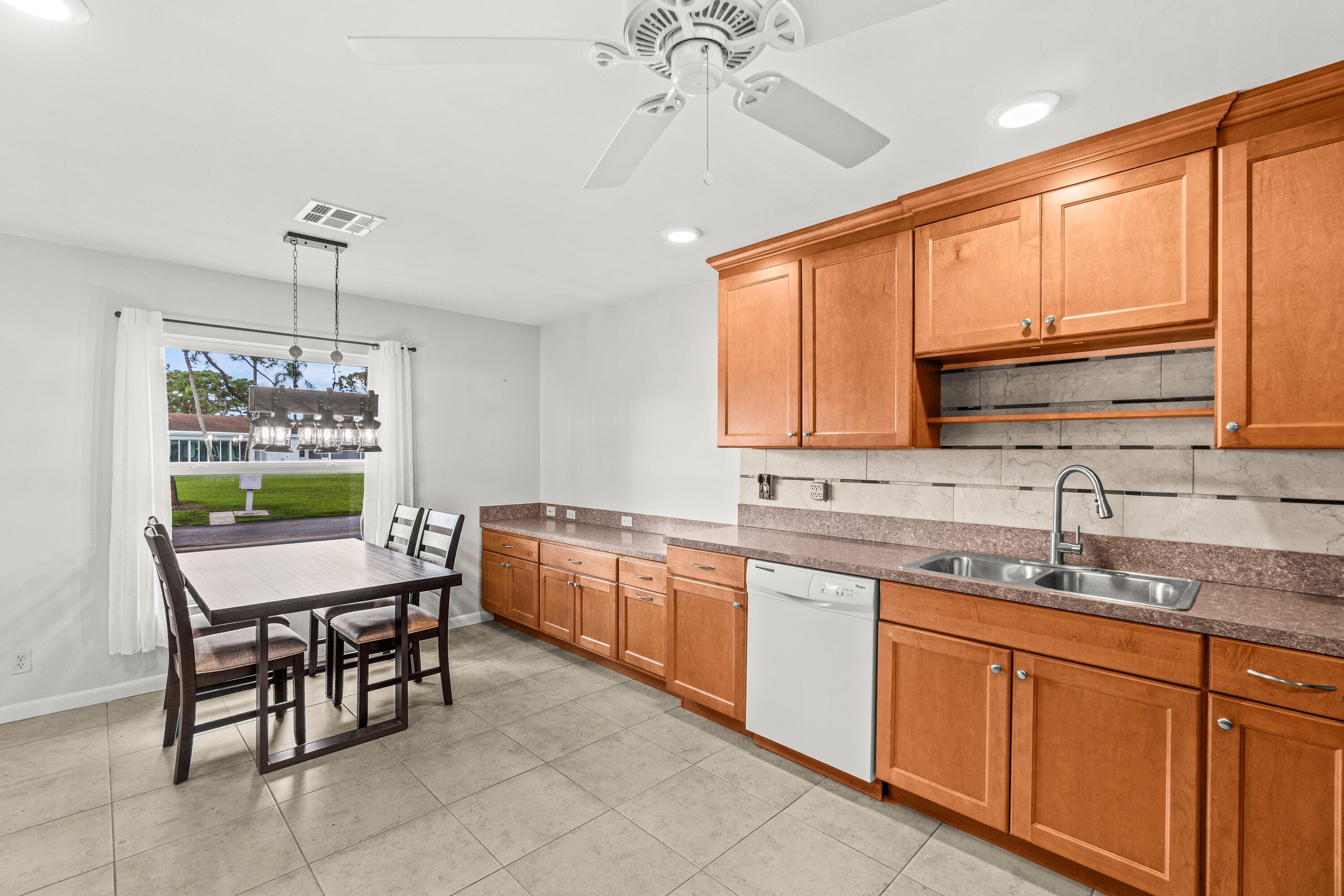 5074 Privet Place, Unit B Delray Beach, FL 33484 - Photo 5 of 43 012-5074PrivetPlace-B-DelrayBeach-FL-334