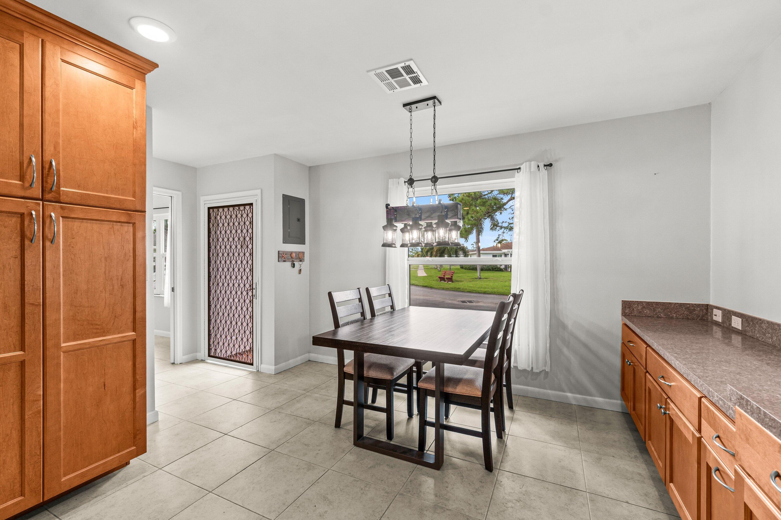 5074 Privet Place, Unit B Delray Beach, FL 33484 - Photo 6 of 43 013-5074PrivetPlace-B-DelrayBeach-FL-334