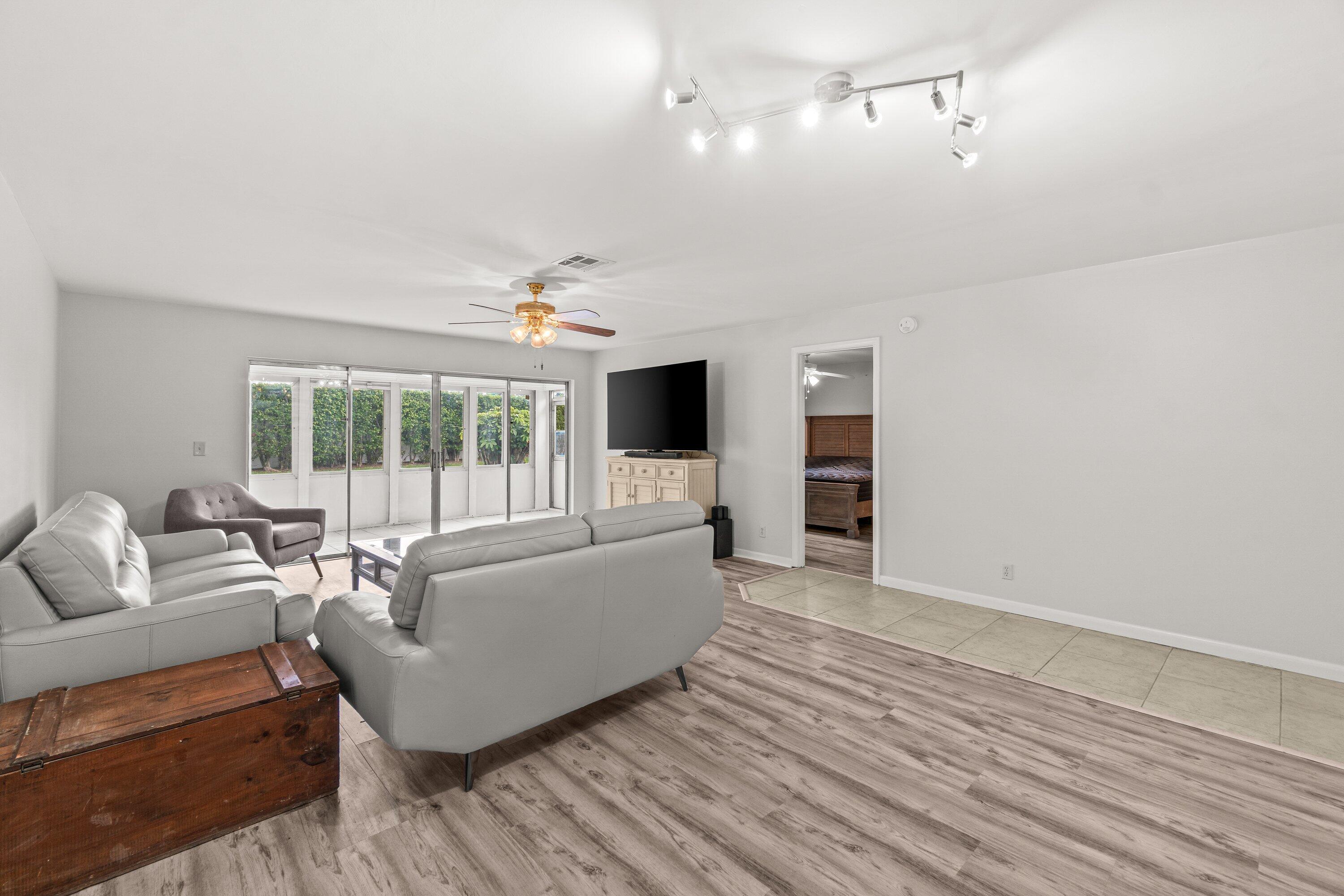 5074 Privet Place, Unit B Delray Beach, FL 33484 - Photo 9 of 43 016-5074PrivetPlace-B-DelrayBeach-FL-334