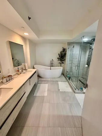 a en suite bathroom with a double vanity sink and mirror