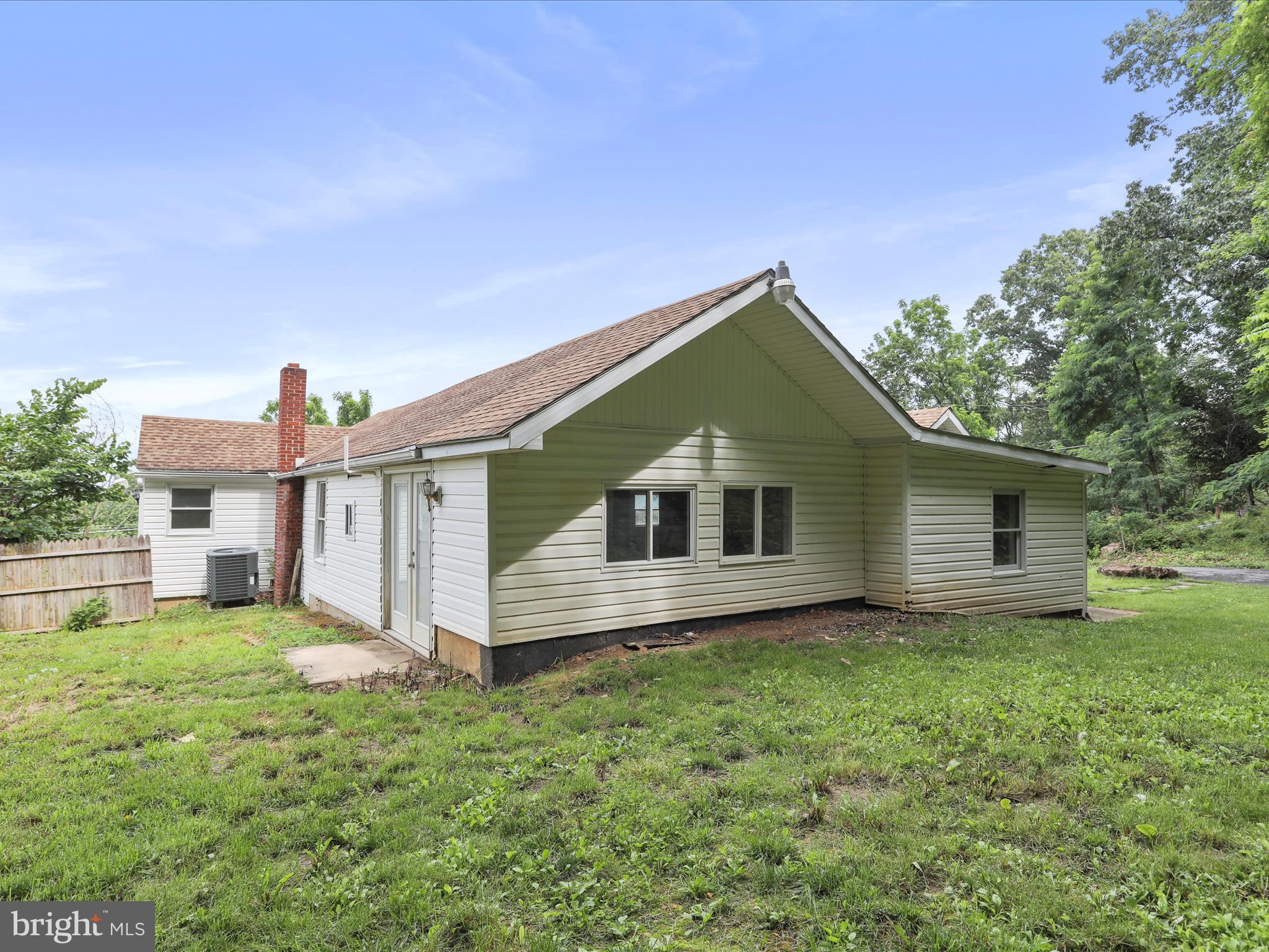 12188 Old Rte 16 Waynesboro, PA 17268 - Photo 2 of 36 Gallery Image 2