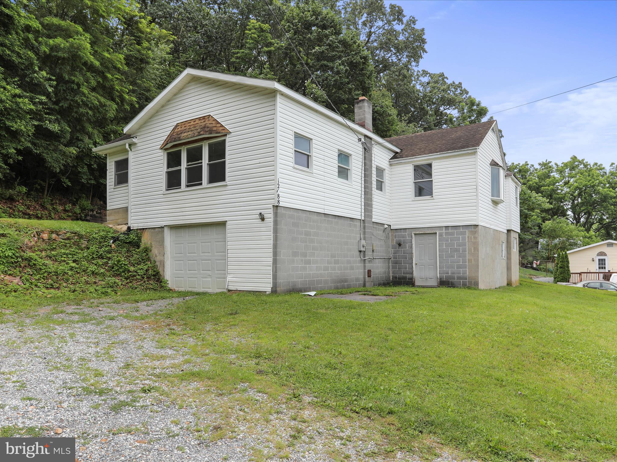 12188 Old Rte 16 Waynesboro, PA 17268 - Photo 3 of 36 Gallery Image 3