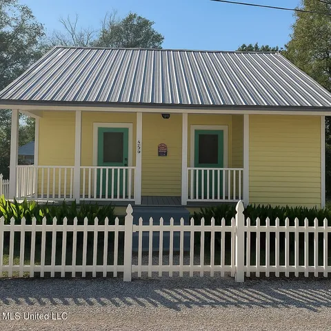 $1,800 | 436 State Street, Bay St. Louis, MS 39520
