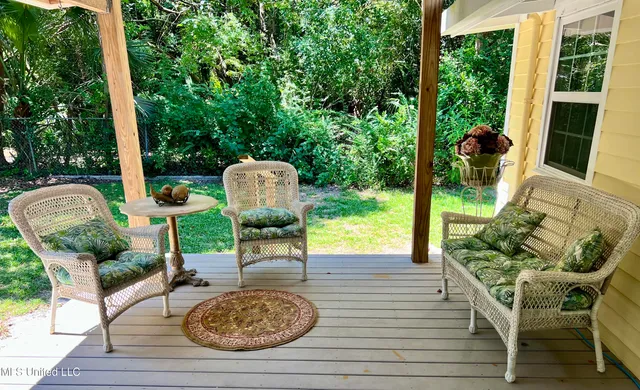 $1,800 | 436 State Street, Bay St. Louis, MS 39520