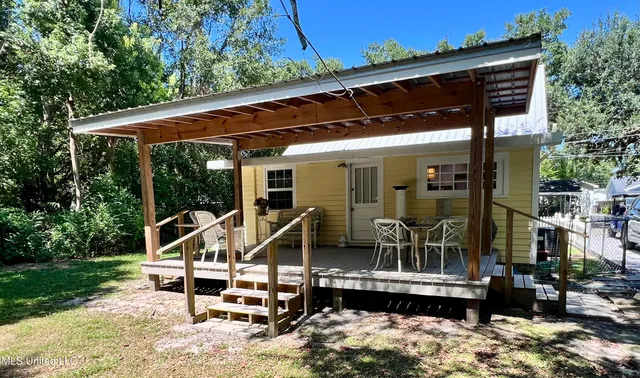 $1,800 | 436 State Street, Bay St. Louis, MS 39520