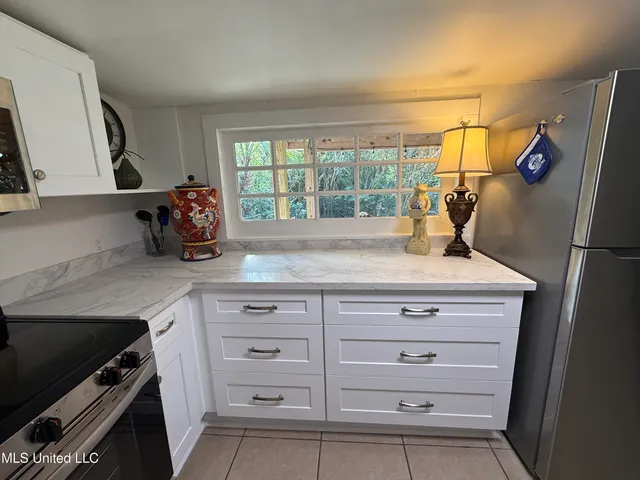 $1,800 | 436 State Street, Bay St. Louis, MS 39520