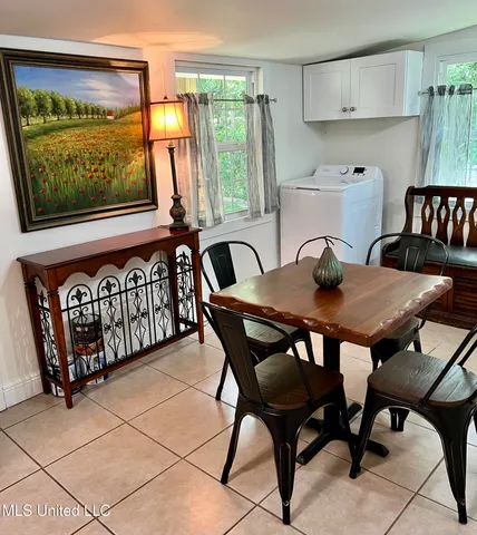 $1,800 | 436 State Street, Bay St. Louis, MS 39520