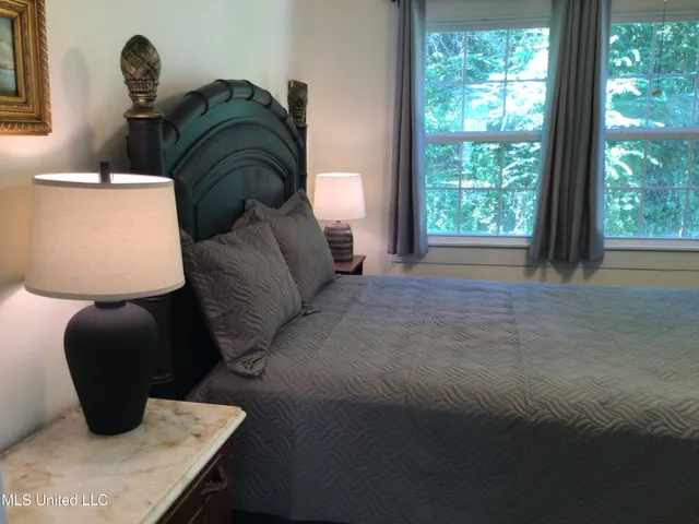 $1,800 | 436 State Street, Bay St. Louis, MS 39520