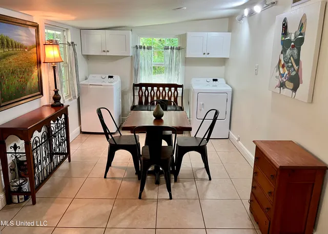 $1,800 | 436 State Street, Bay St. Louis, MS 39520