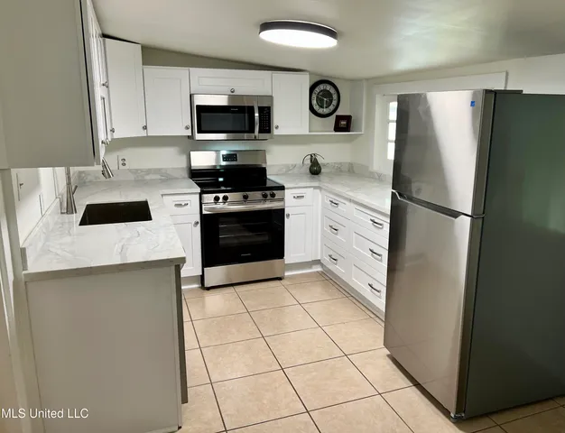 $1,800 | 436 State Street, Bay St. Louis, MS 39520