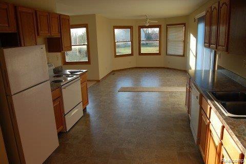 125 East Barron Road Howell, MI 48855 - Photo 9 of 18 Kitch w/Brkfst Rm
