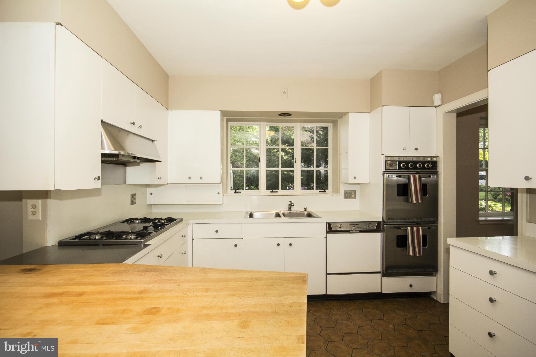 5504 Kemper Road Baltimore, MD 21210 - Photo 16 of 29 Kitchen with double oven and two refrigerators