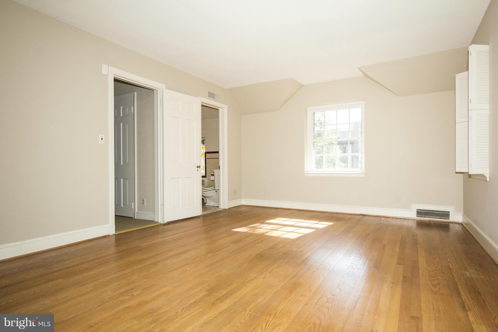 5504 Kemper Road Baltimore, MD 21210 - Photo 22 of 29 Bedroom (Master)