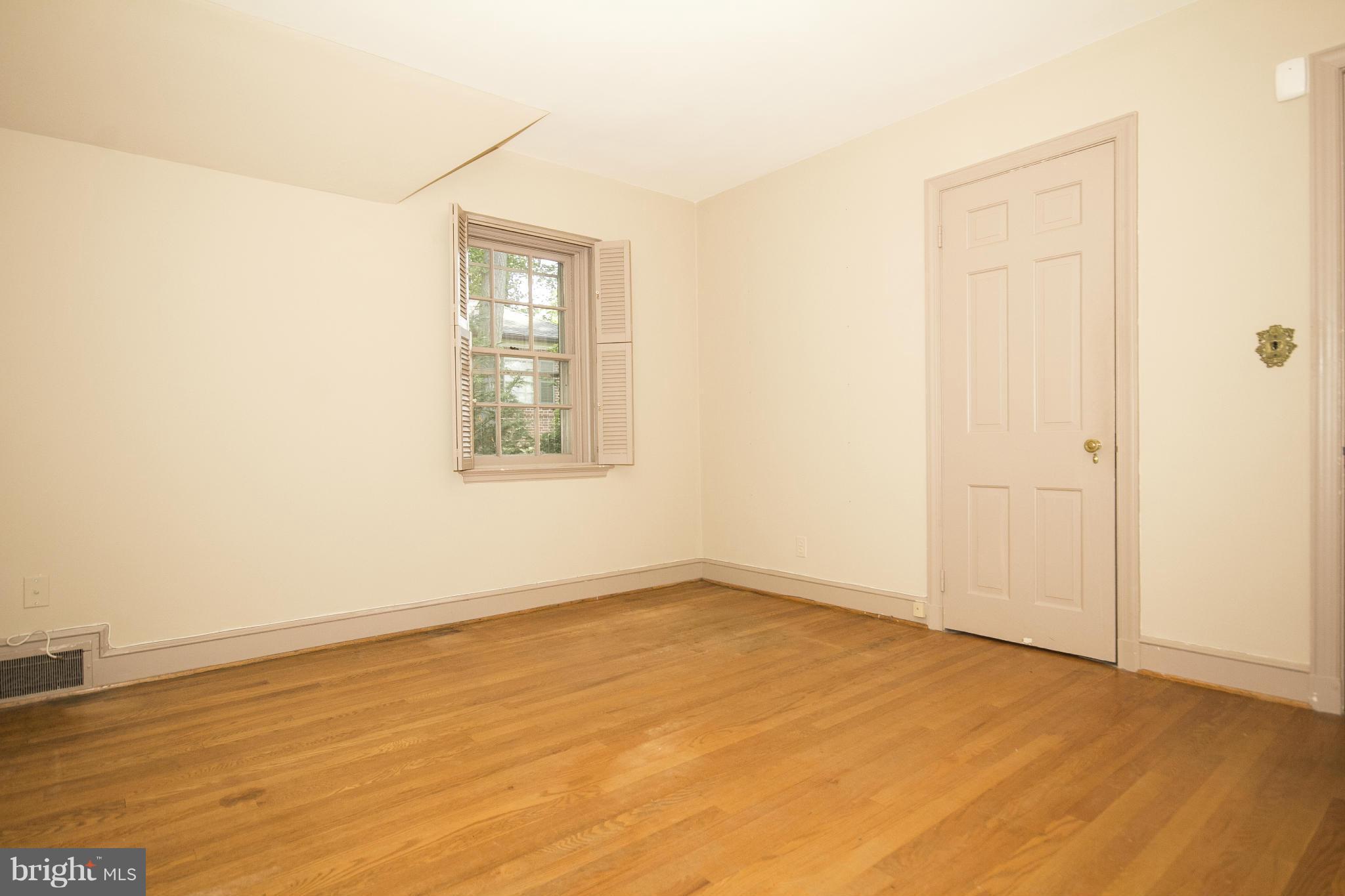 5504 Kemper Road Baltimore, MD 21210 - Photo 25 of 29 Third Bedroom