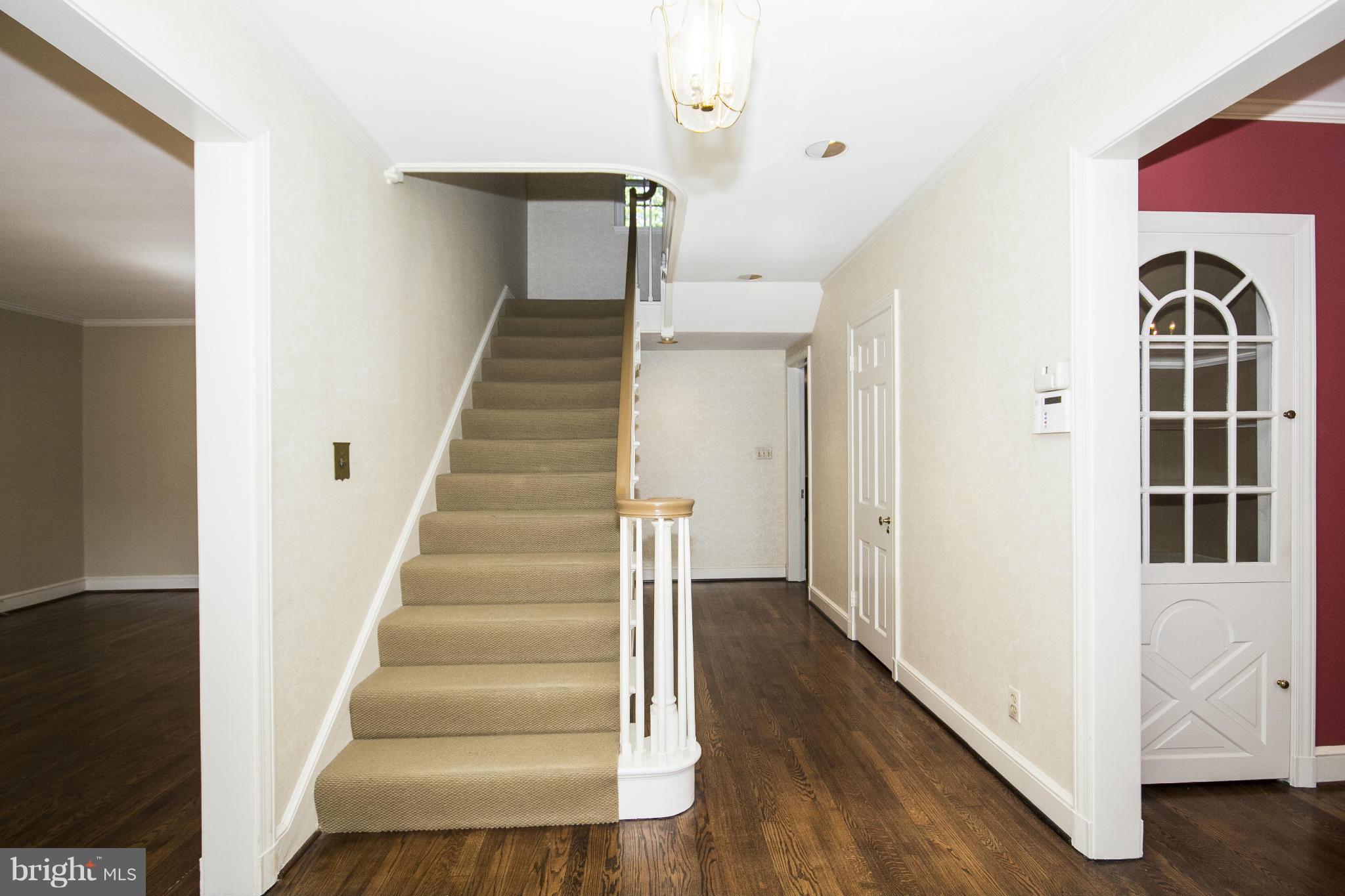 5504 Kemper Road Baltimore, MD 21210 - Photo 8 of 29 Gracious Entry Foyer