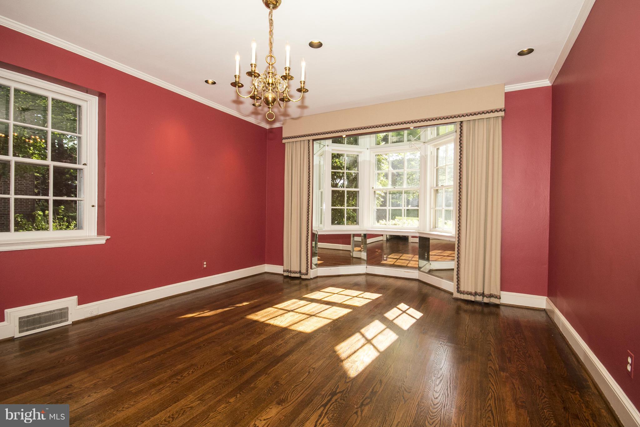 5504 Kemper Road Baltimore, MD 21210 - Photo 9 of 29 Dining Room with Bay Window