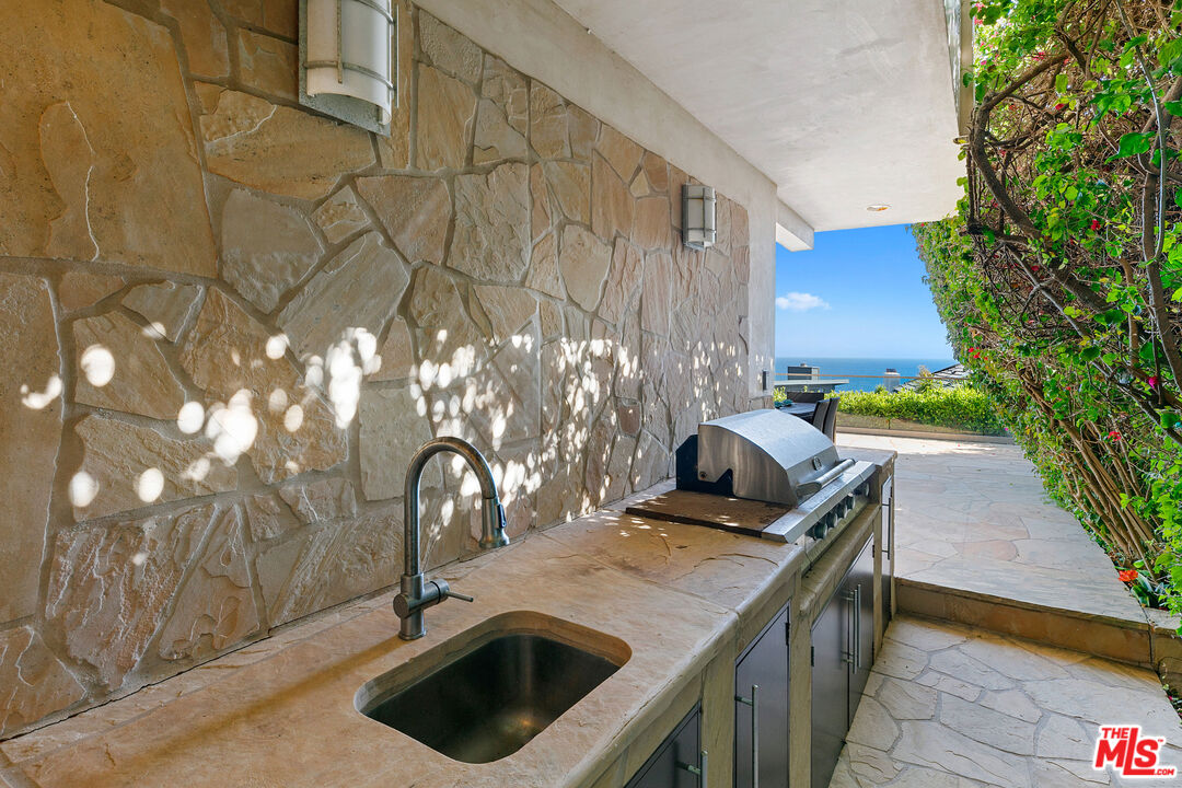 31522 Broad Beach Road Malibu, CA 90265 - Photo 23 of 48