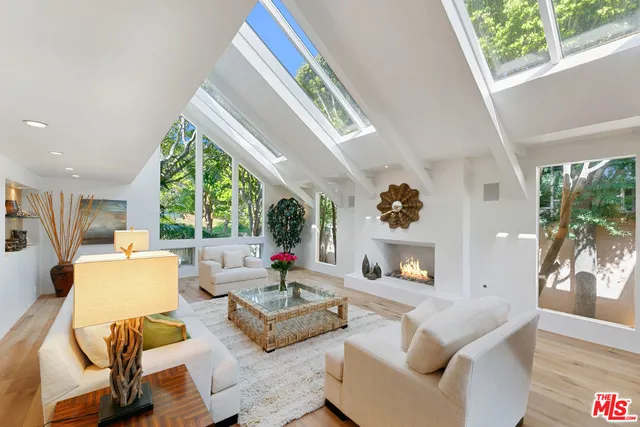 $5,300,000 | 31522 Broad Beach Road, Malibu, CA 90265